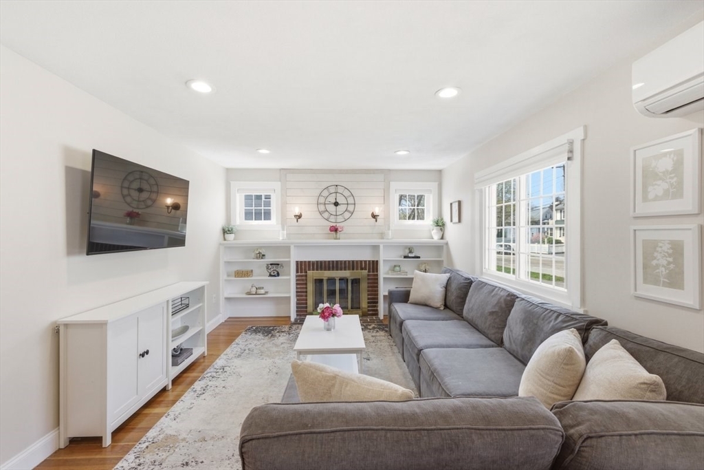 112 Pleasant Street Walpole, MA 02032 - Photo 7 of 35