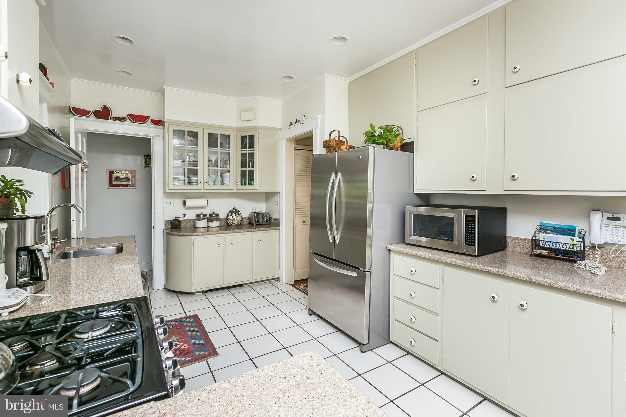 303 Edgevale Road Baltimore, MD 21210 - Photo 12 of 37