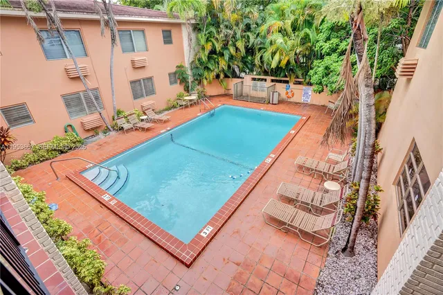$1,950 | 218 Santillane Avenue, Unit 8, Coral Gables, FL 33134