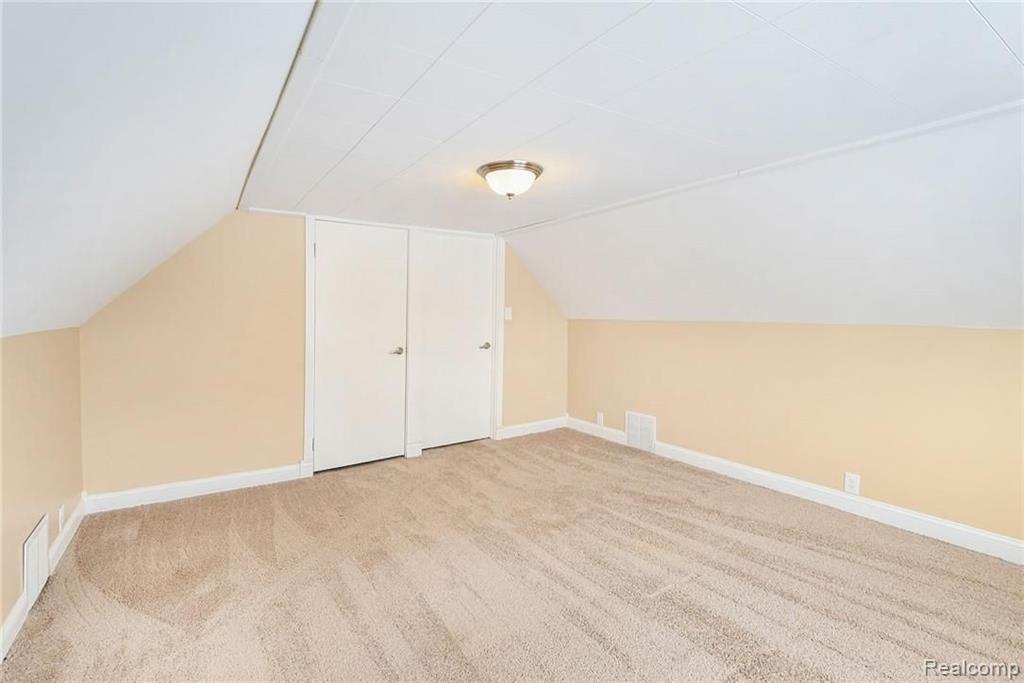 112 East River Road Flushing, MI 48433 - Photo 16 of 35
