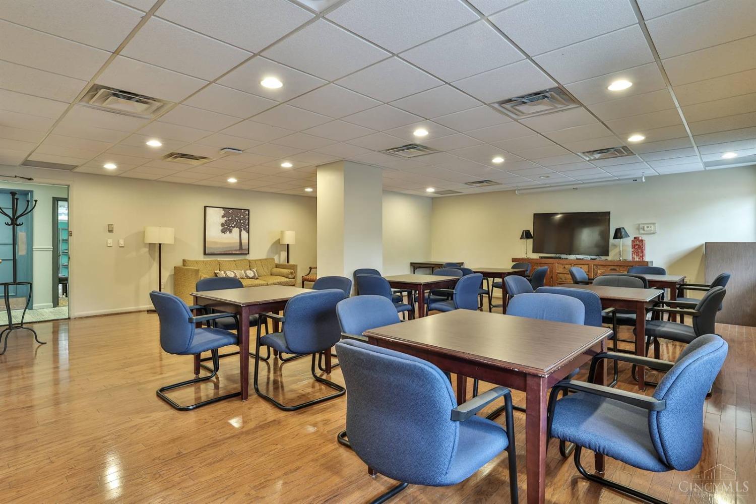 2444 Madison Road, Unit 512 Cincinnati, OH 45208 - Photo 4 of 31 Gallery Image 4