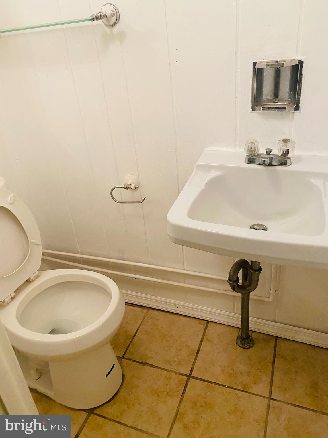 90 Springton Road Upper Darby, PA 19082 - Photo 6 of 20 Gallery Image 6