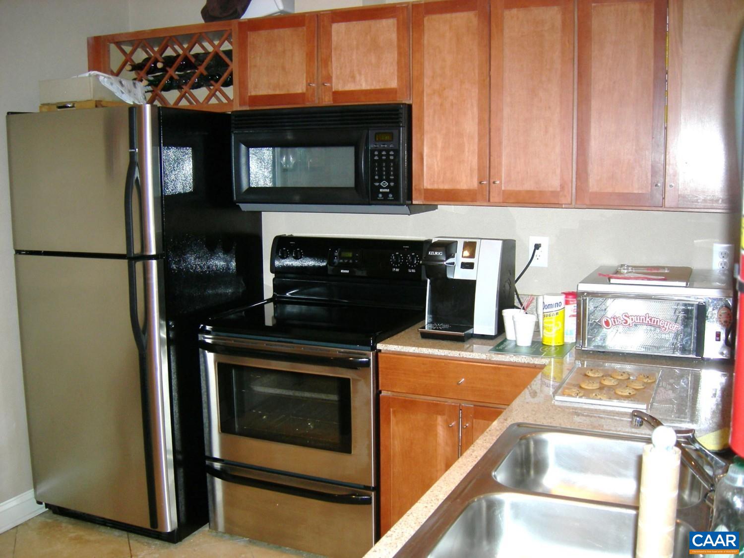 740 Walker Square, Unit 3A Charlottesville, VA 22903 - Photo 27 of 29 a kitchen with a stove and a microwave