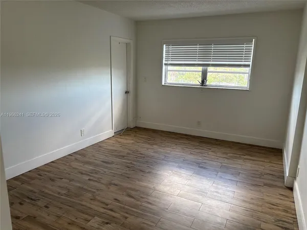 $1,790 | 1701 Washington Street, Unit 504, Hollywood, FL 33020