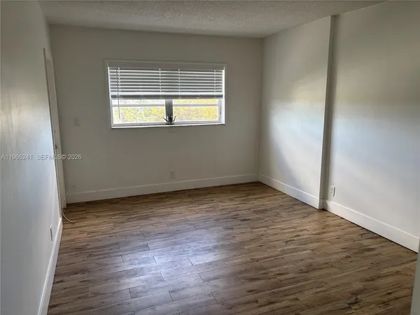 $1,790 | 1701 Washington Street, Unit 504, Hollywood, FL 33020