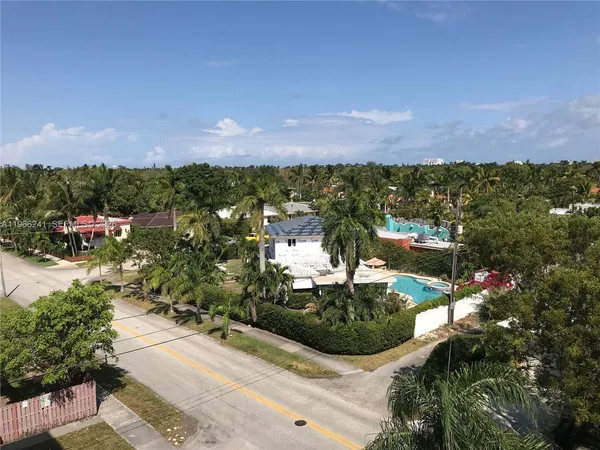 $1,790 | 1701 Washington Street, Unit 504, Hollywood, FL 33020