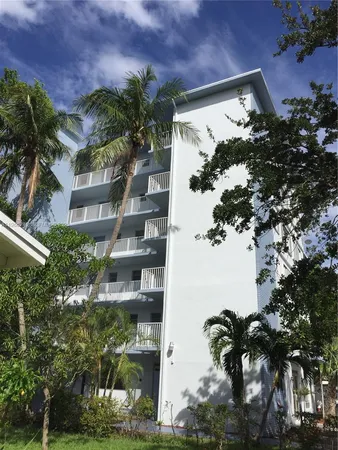 $1,790 | 1701 Washington Street, Unit 504, Hollywood, FL 33020