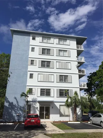 $1,790 | 1701 Washington Street, Unit 504, Hollywood, FL 33020