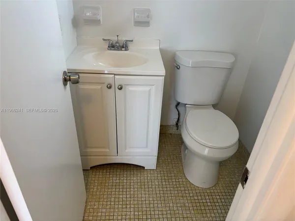 $1,790 | 1701 Washington Street, Unit 504, Hollywood, FL 33020