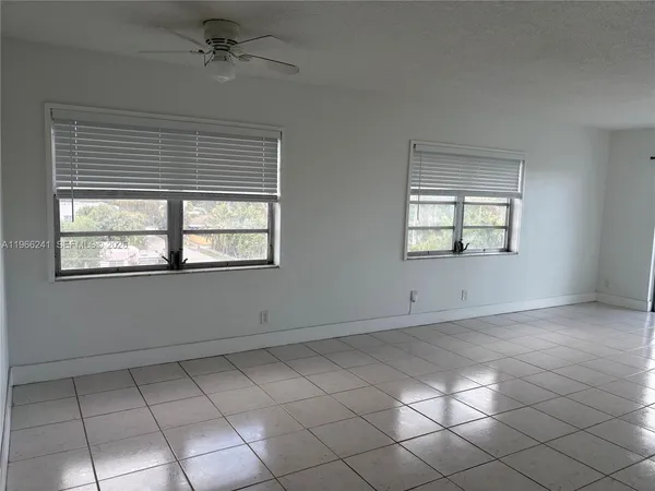 $1,790 | 1701 Washington Street, Unit 504, Hollywood, FL 33020