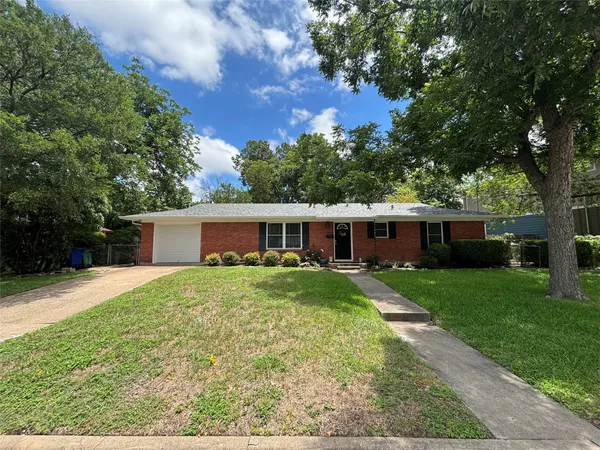 $2,700 | 5911 Aurora Drive, Austin, TX 78757