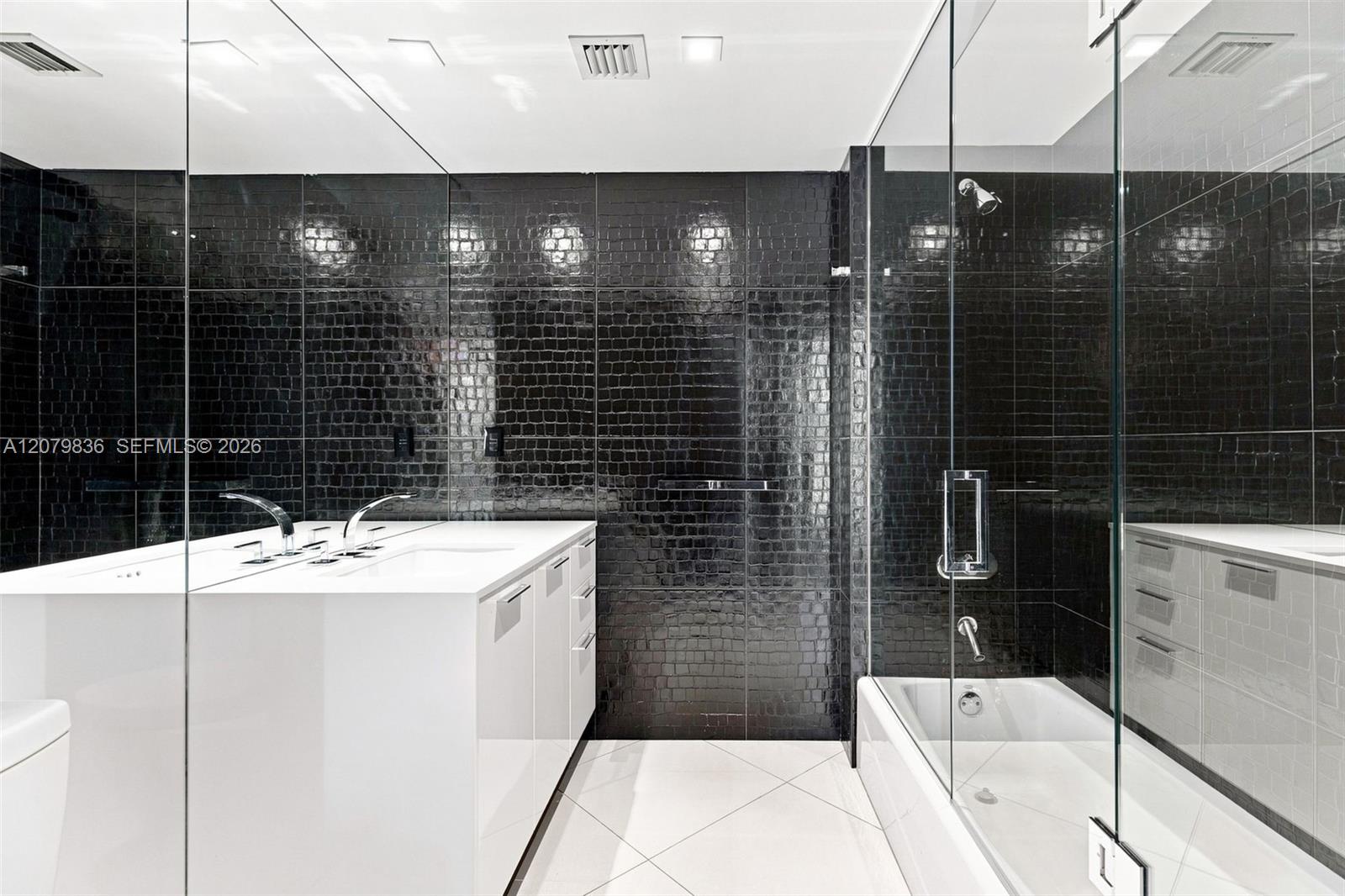 400 Alton Road, Unit 1804 Miami Beach, FL 33139 - Photo 25 of 35 Guest full bath