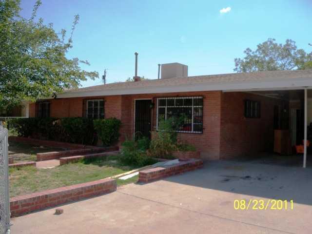2801 Hawick Road El Paso, TX 79925 - Photo 1 of 1 a front view of a house with garden