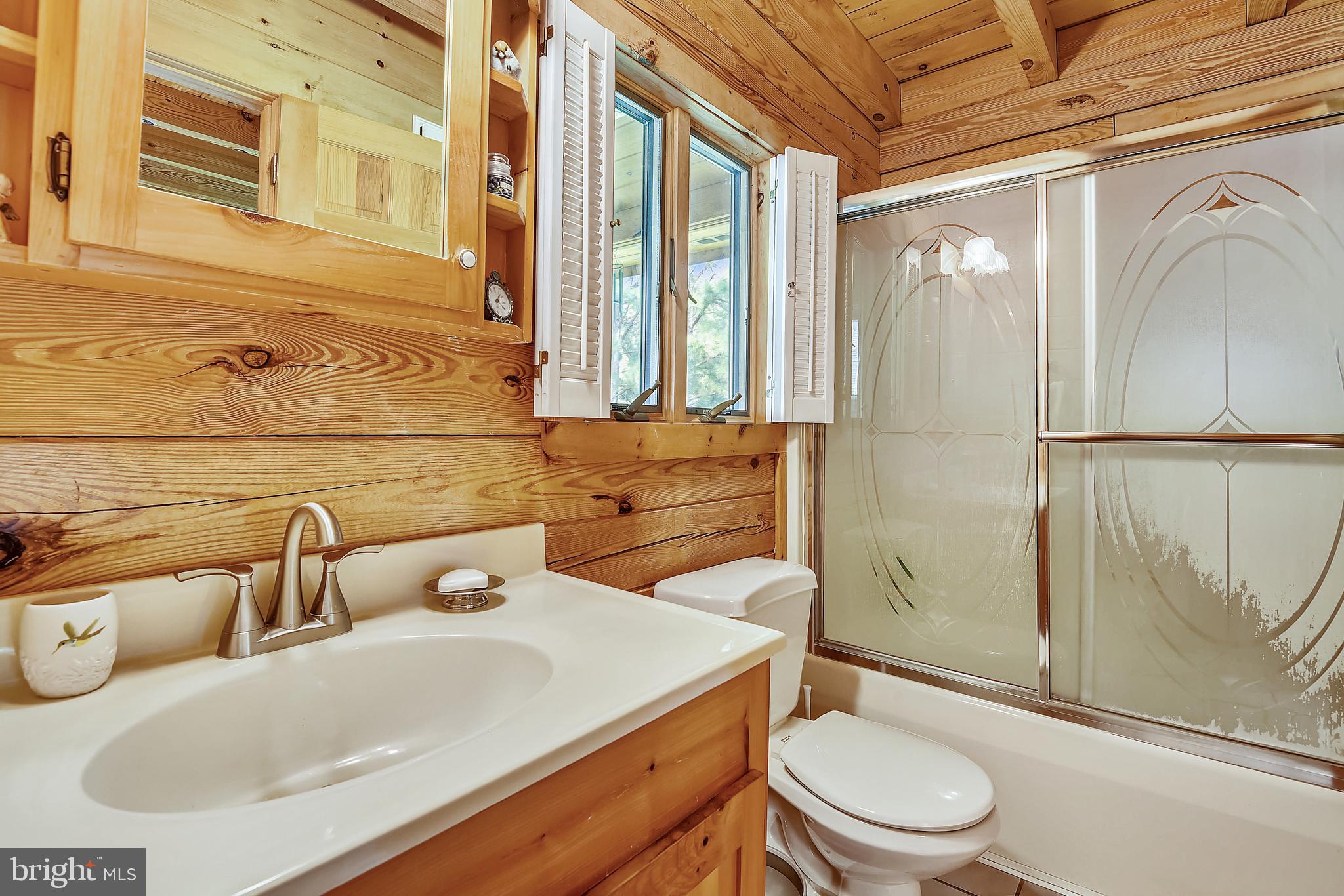 25758 Edgeview Road Royal Oak, MD 21662 - Photo 18 of 29 Private bath for main level bedroom