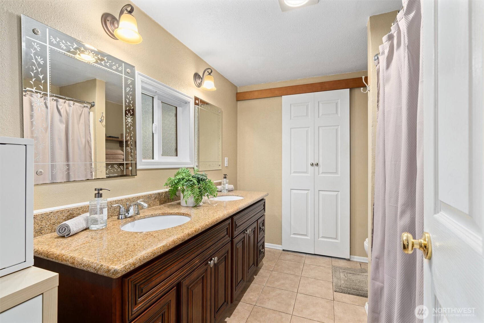 112 Barbara Lane Everett, WA 98203 - Photo 14 of 27