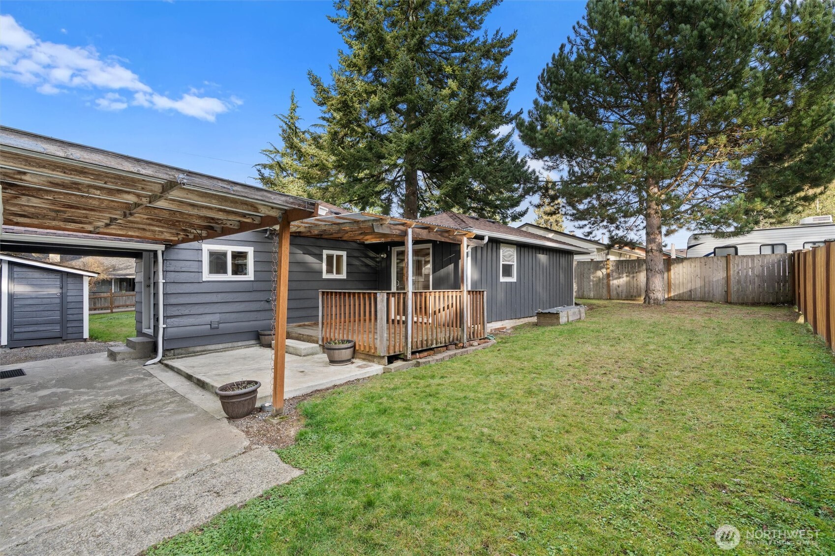 112 Barbara Lane Everett, WA 98203 - Photo 2 of 27