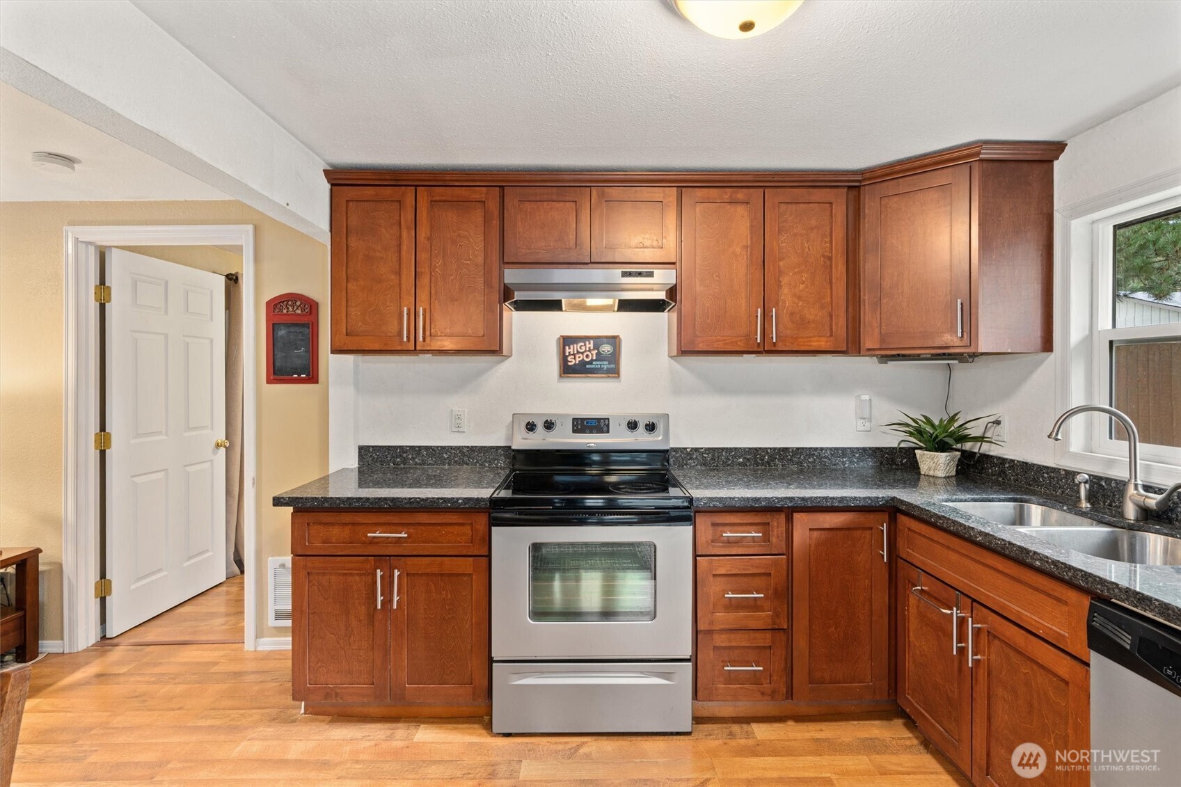 112 Barbara Lane Everett, WA 98203 - Photo 8 of 27