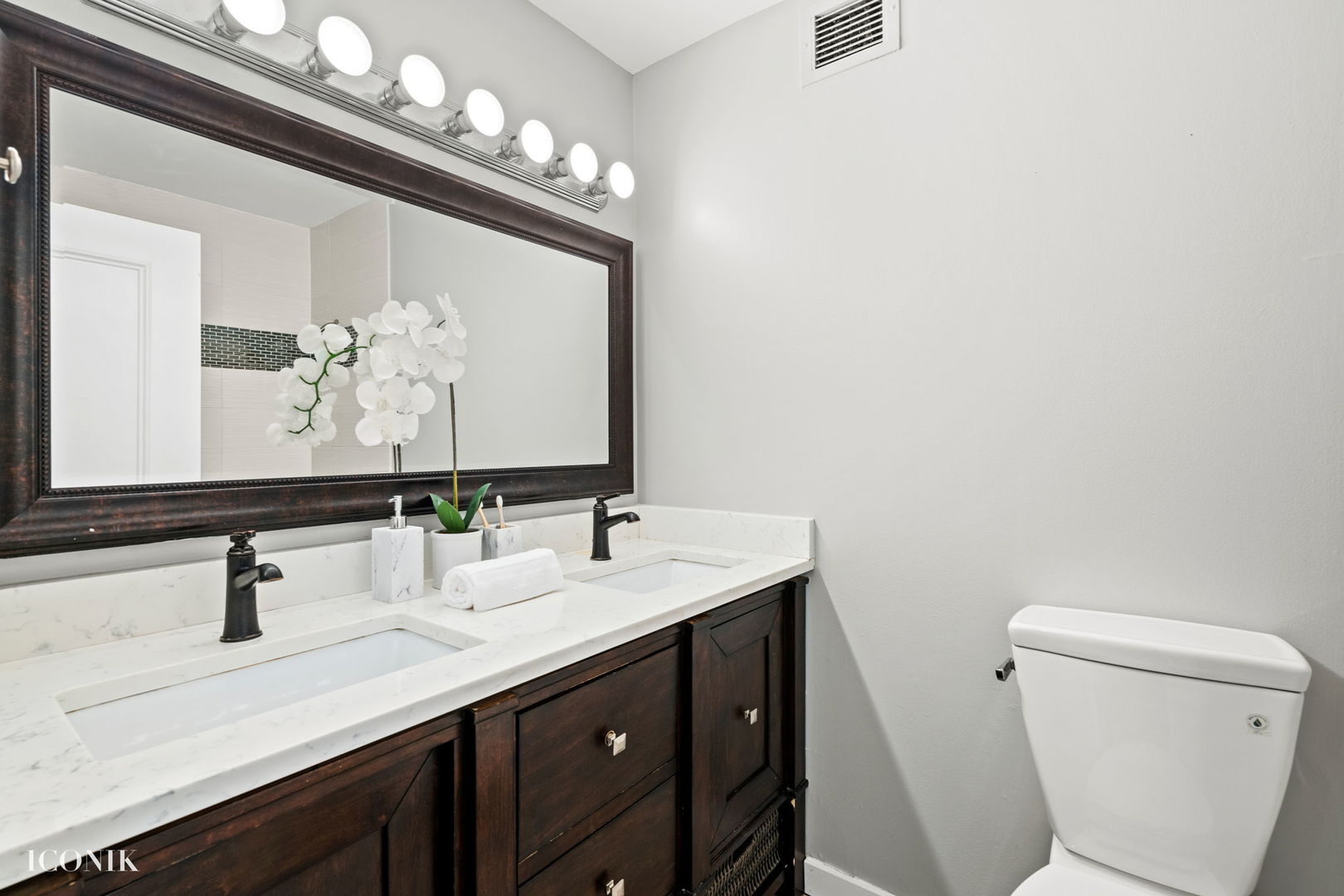 200 North Dearborn Street, Unit 1007 Chicago, IL 60601 - Photo 8 of 18 a bathroom with a sink vanity and a mirror
