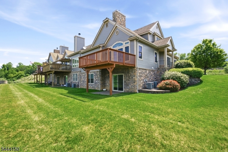 98 Tarrington Road Hamburg, NJ 07419 - Photo 1 of 40