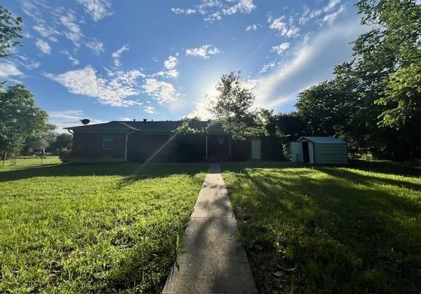 $1,950 | 327 South 4th Street, Wylie, TX 75098