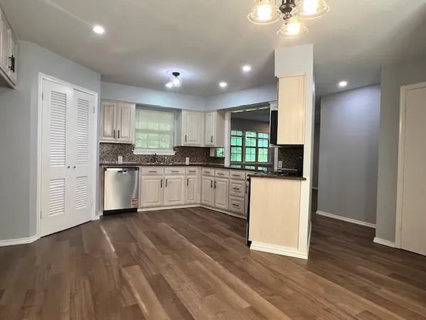 $1,950 | 327 South 4th Street, Wylie, TX 75098