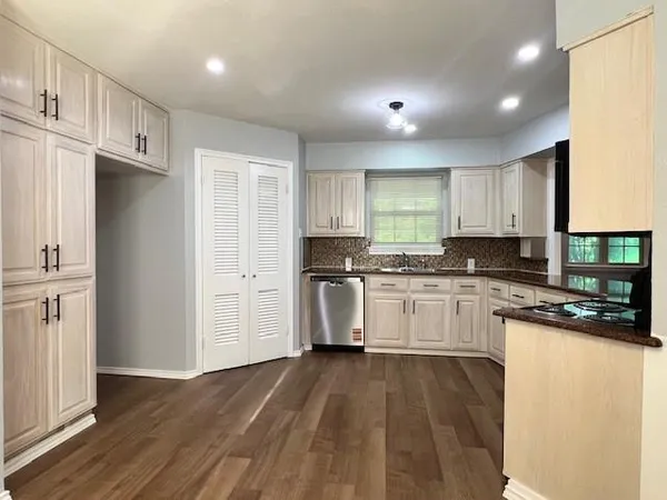 $1,950 | 327 South 4th Street, Wylie, TX 75098