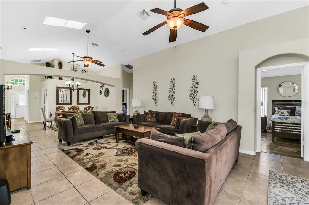 2551 Oneida Loop Kissimmee, FL 34747 - Photo 18 of 44 Gallery Image 18