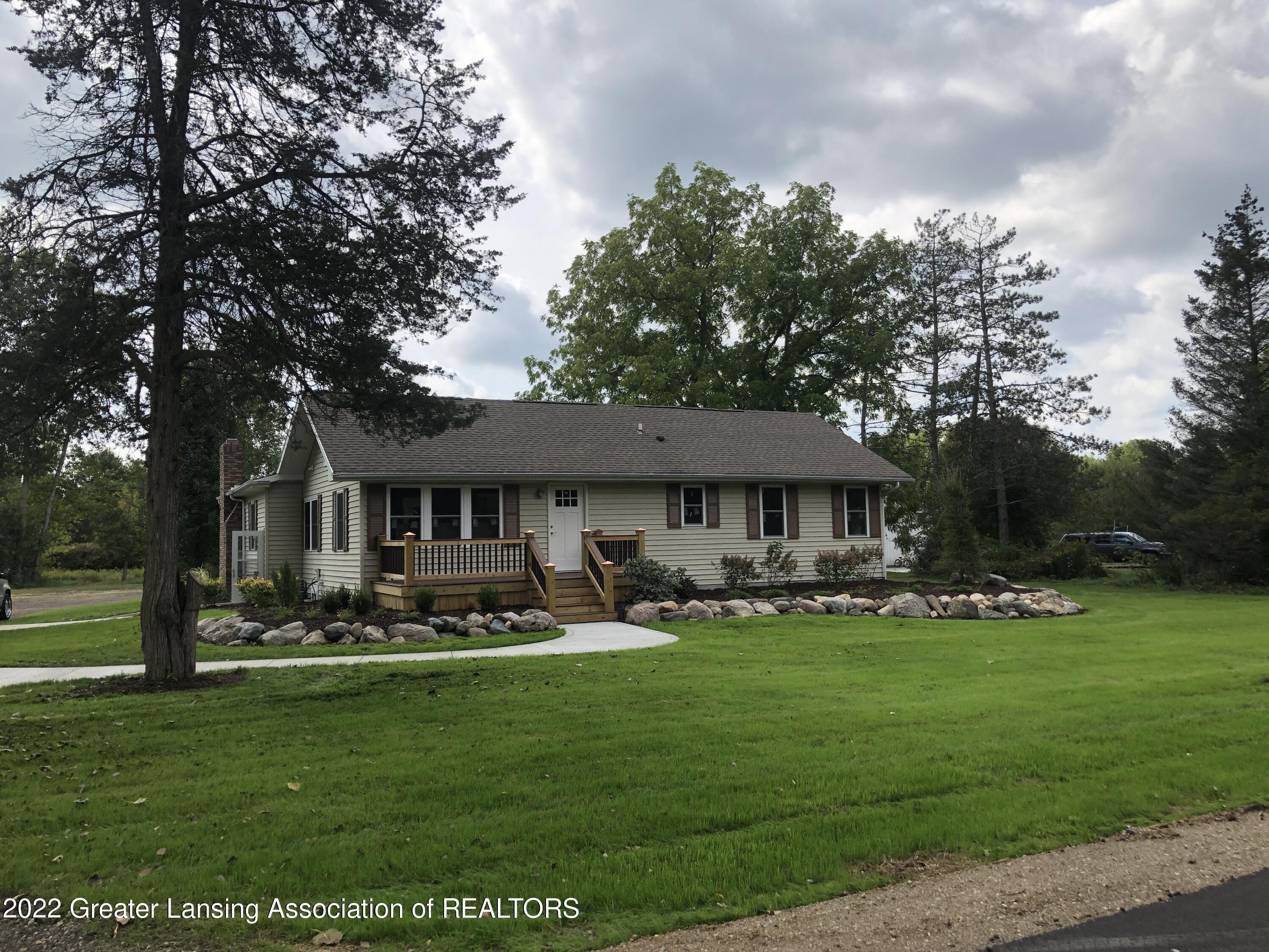 5681 McCue Road Holt, MI 48842 - Photo 1 of 3 IMG_6407