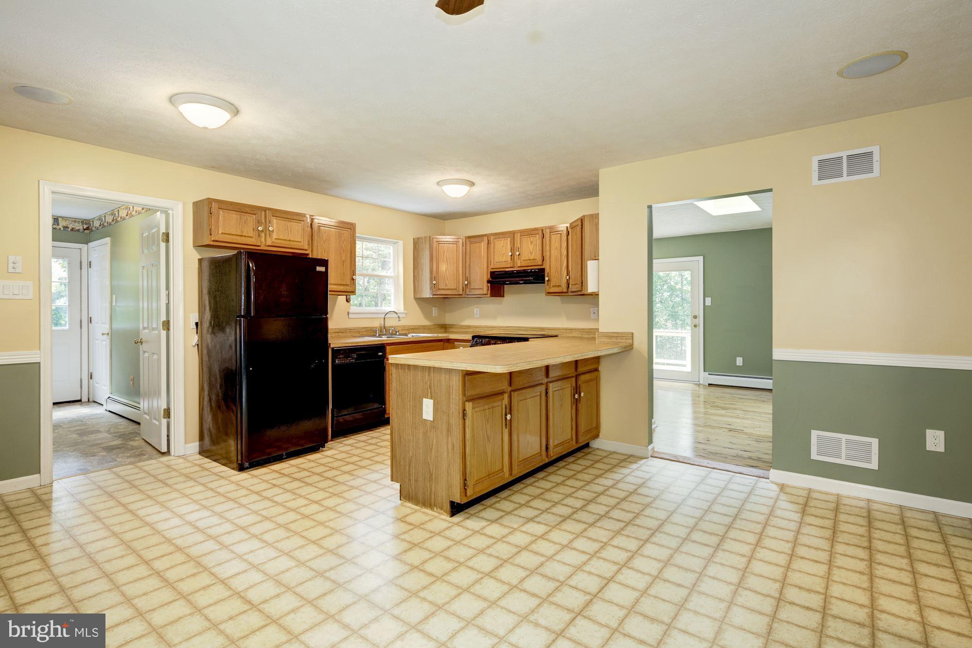 4747 Dave Rill Road Hampstead, MD 21074 - Photo 12 of 34 Kitchen and breakfast area