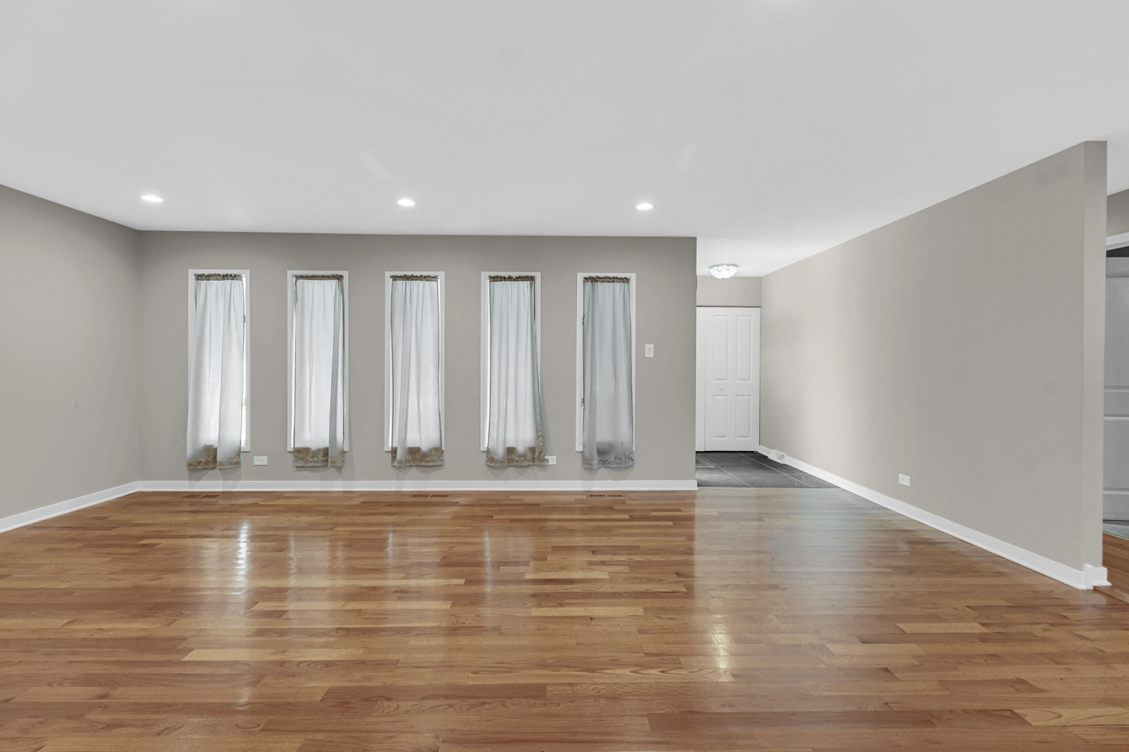 20800 Corinth Road Olympia Fields, IL 60461 - Photo 3 of 26 Gallery Image 3