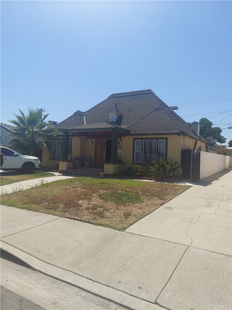 2522 Hope Street Huntington Park, CA 90255 - Photo 1 of 28 a backyard of a house