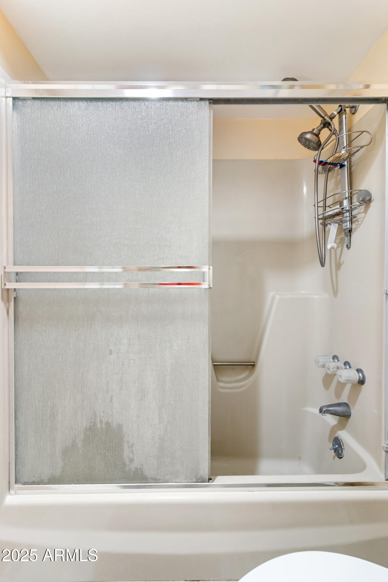 3033 East Devonshire Avenue, Unit 3003 Phoenix, AZ 85016 - Photo 20 of 45 a bathroom with a bathtub and shower