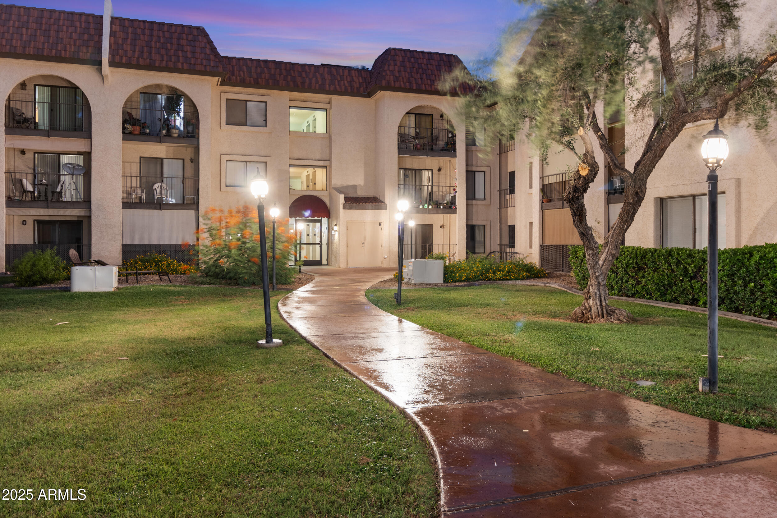3033 East Devonshire Avenue, Unit 3003 Phoenix, AZ 85016 - Photo 37 of 45 a front view of a house with garden