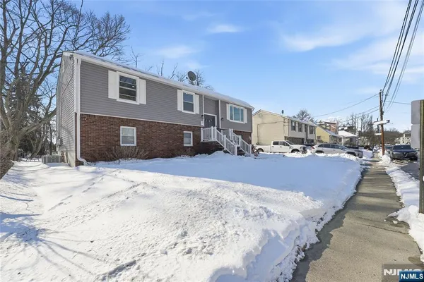 a street view with residential house