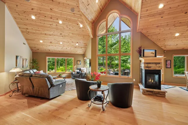 $1,250,000 | 40335 Government Road, Hinckley, MN 55037