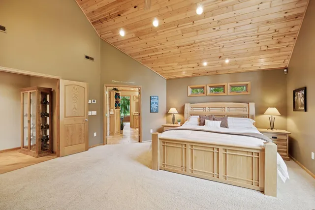 $1,250,000 | 40335 Government Road, Hinckley, MN 55037