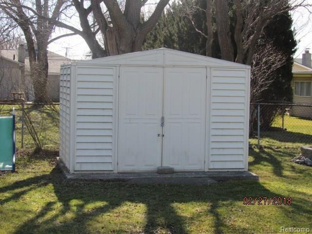 2096 Elmcrest Road Sterling Heights, MI 48310 - Photo 26 of 26 IMG_4049.JPG