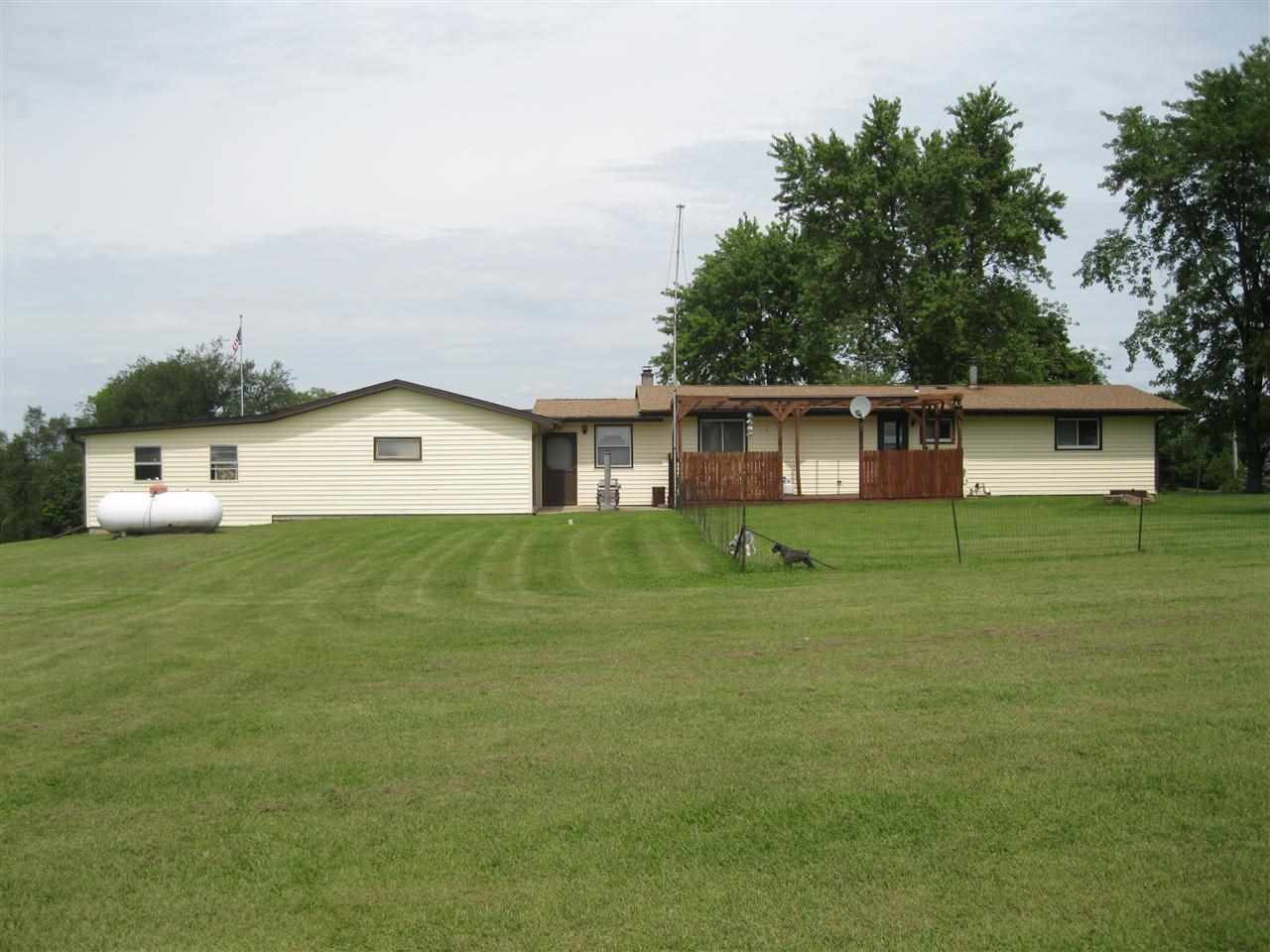 7114 Stephens Road Rockton, IL 61072 - Photo 3 of 20 a front view of a house with a garden
