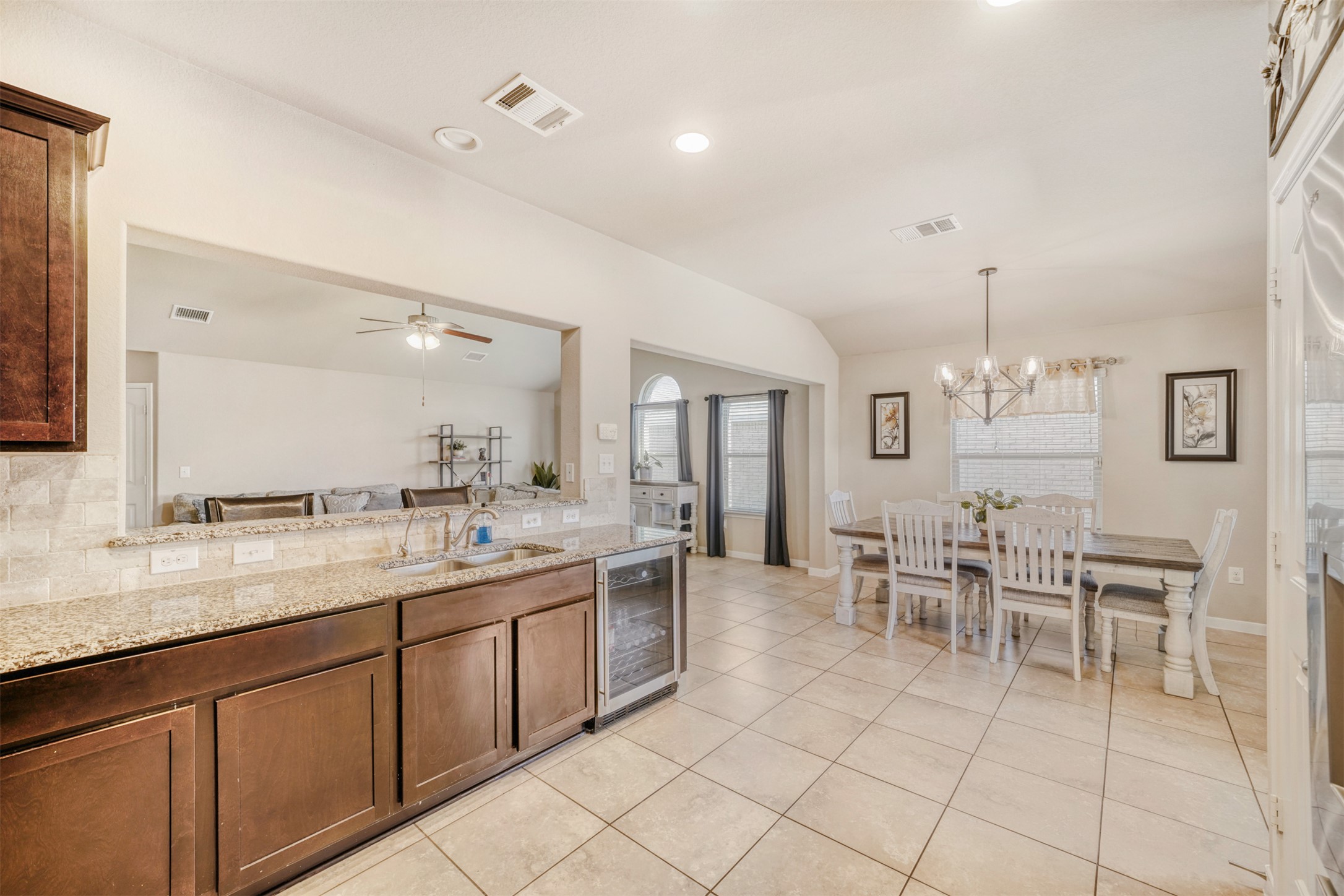952 Palo Duro Loop Round Rock, TX 78664 - Photo 20 of 37 a large kitchen with a table and chairs