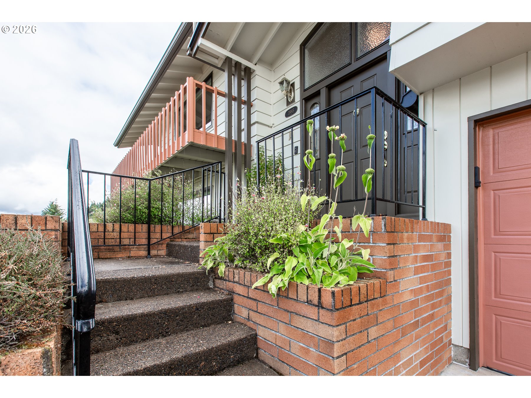 3985 University Street Eugene, OR 97405 - Photo 3 of 46