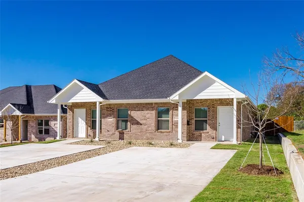 $1,750 | 910 West Knox Street, Unit B, Ennis, TX 75119