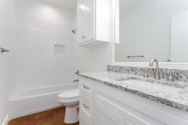 $1,750 | 910 West Knox Street, Unit B, Ennis, TX 75119