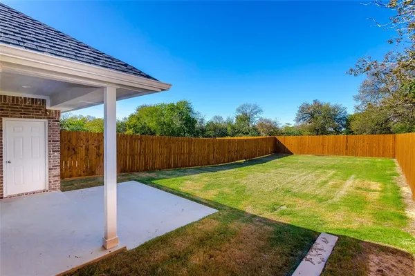 $1,750 | 910 West Knox Street, Unit B, Ennis, TX 75119