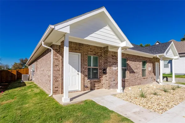 $1,750 | 910 West Knox Street, Unit B, Ennis, TX 75119