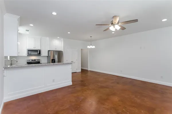 $1,750 | 910 West Knox Street, Unit B, Ennis, TX 75119