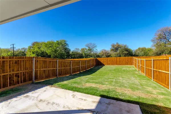 $1,750 | 910 West Knox Street, Unit B, Ennis, TX 75119