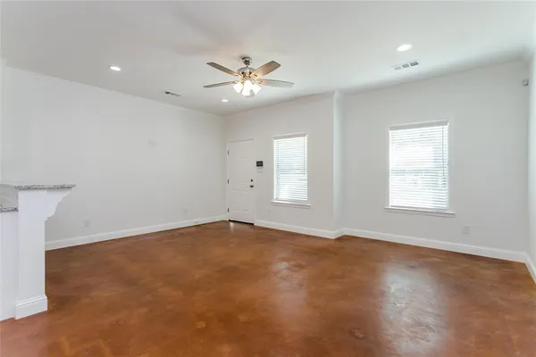 $1,750 | 910 West Knox Street, Unit B, Ennis, TX 75119