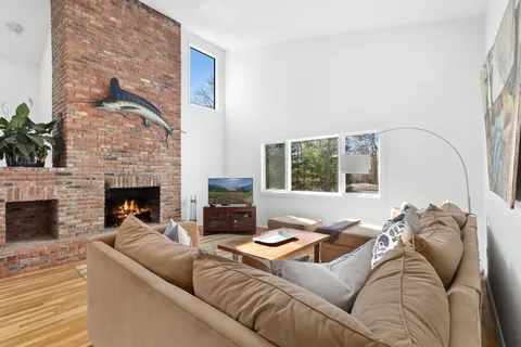 Undisclosed Address, Wainscott, NY 11975