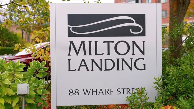 a sign that is on the wall of a building