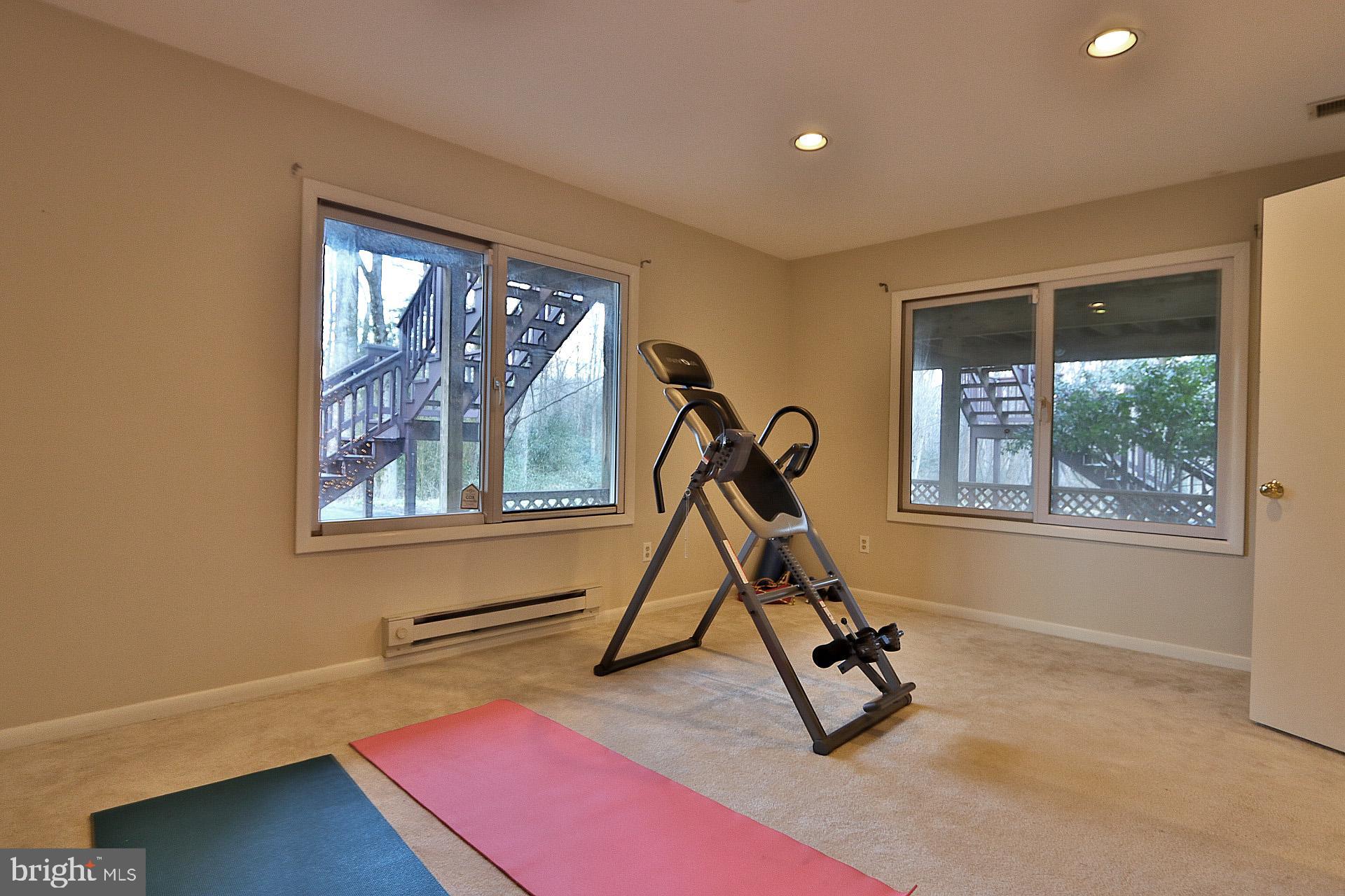 1437 Crowell Road Vienna, VA 22182 - Photo 18 of 36